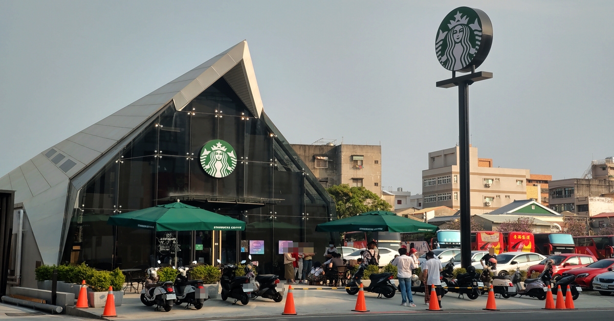 台灣特色星巴克｜STARBUCKS 北港門市．「雙手合十」外型設計，傳遞虔誠、莊重與文化底蘊的在地特色 @嘿!部落!