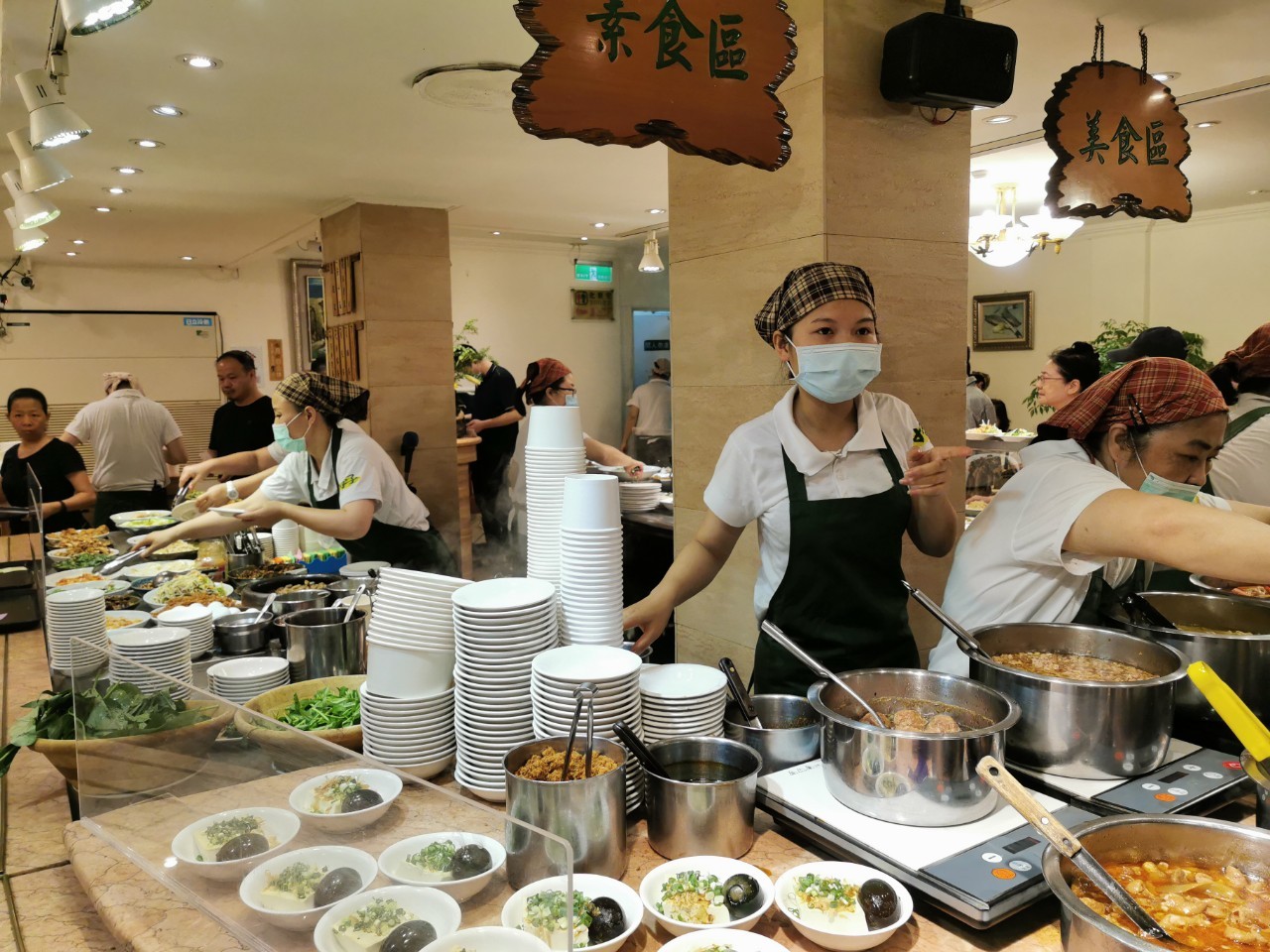 台北宵夜：小李子清粥小菜，配菜選擇超級多 @嘿!部落!