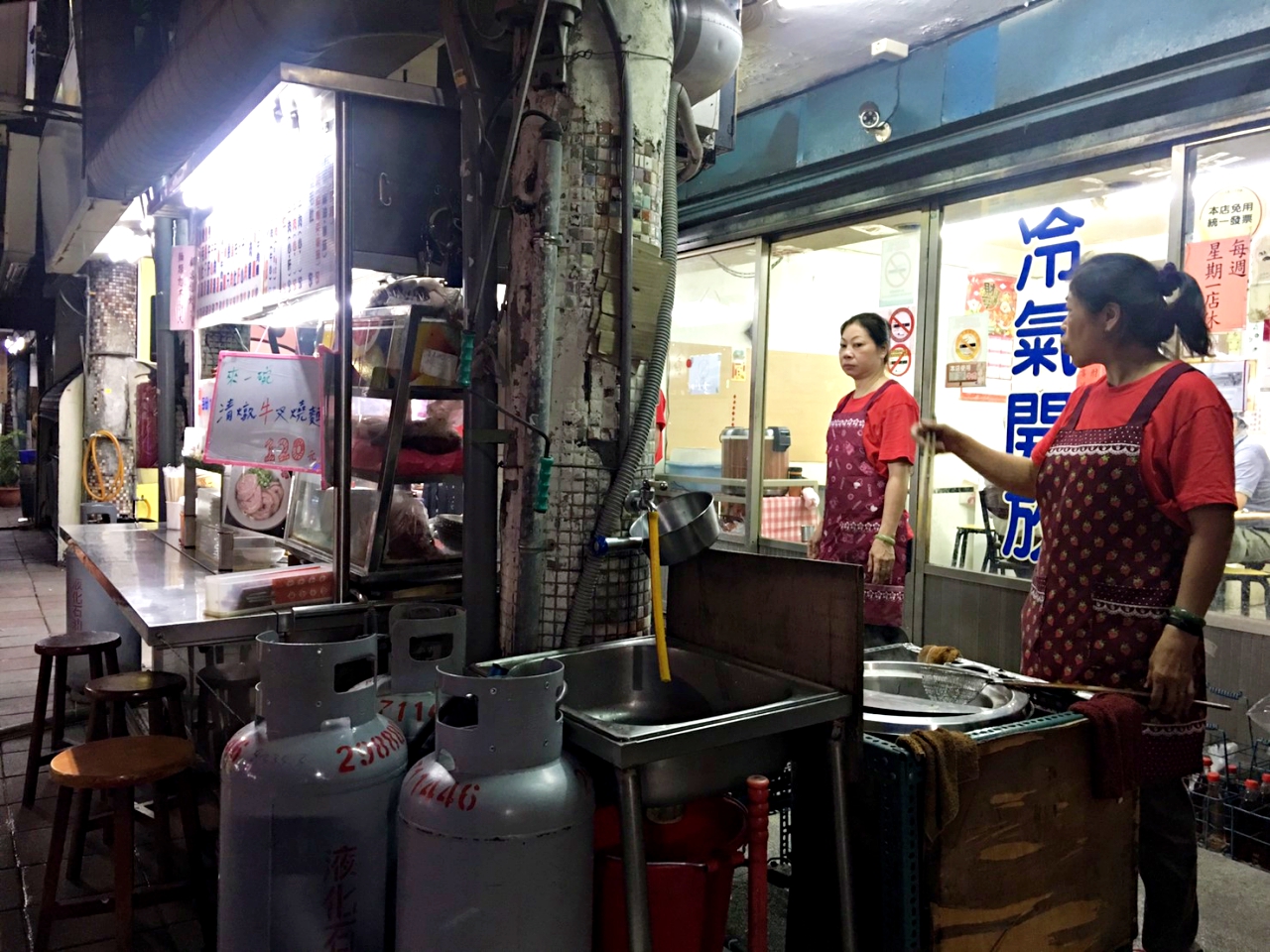 三重美食,龍門路的正義台灣牛肉，晚餐和宵夜的好選擇，吃的到全牛料理(附菜單) @嘿!部落!