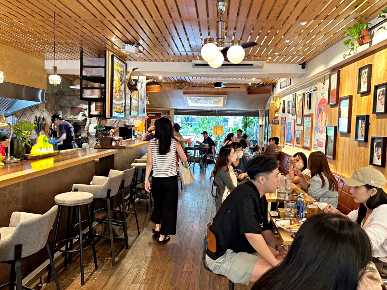 父母 FUMU CAFE &amp; BAR，白天可吃早午餐喝咖啡，晚上化身酒吧賣調酒 @嘿!部落!