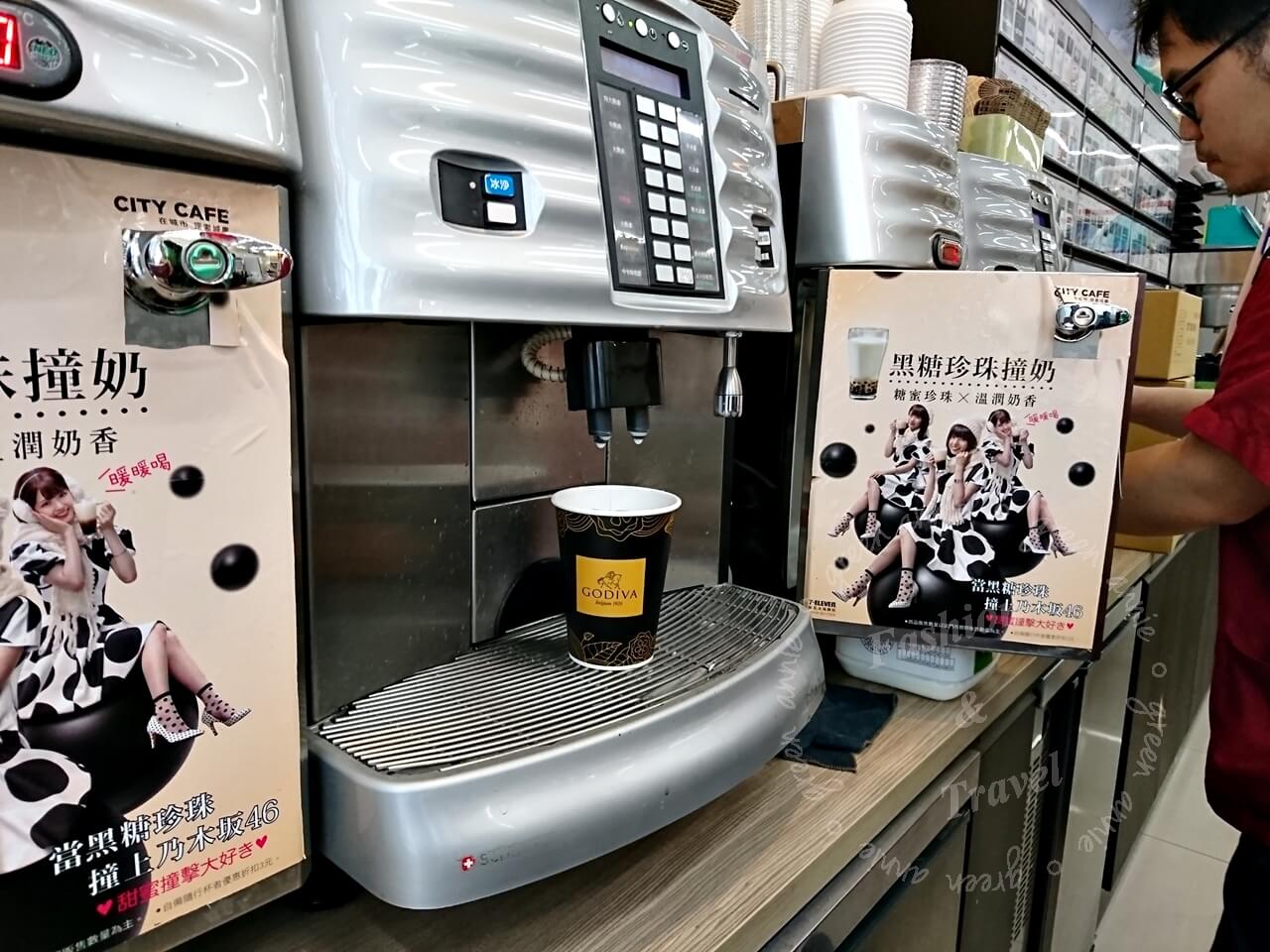 在7-11也能喝到「GODIVA熱巧克力」！買再送「迷你GODIVA造型杯塞」(文末告訴你那裡買GODIVA巧克力粉) @嘿!部落!