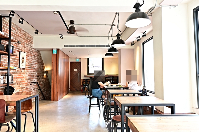 台中北區咖啡廳：HAUSINC CAFE，入選台灣最棒25間咖啡廳，手沖咖啡好喝大推小山圓抹茶戚風 @嘿!部落!