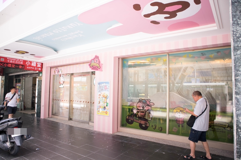卡娜赫拉7-11特色聯名店，7/8開幕~喜歡兔兔和P助的粉絲24小時都可以去拍照 @嘿!部落!