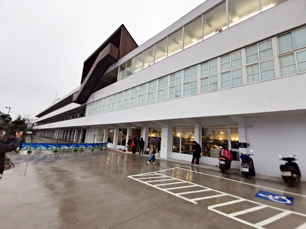 基隆太平青鳥書店，最美的望海書店，在這裡可以邊看海再喝杯咖啡 @嘿!部落!