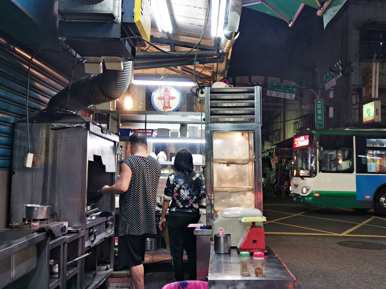 五華街熱炒，推薦阿誠鱔魚麵，沒吃會懷念的鱔魚炒麵 @嘿!部落!