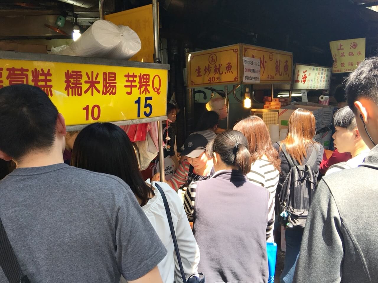 板橋美食：黃石市場高記生炒魷魚、炸蘿蔔糕、糯米腸、芋粿Q銅板美食推薦，再訪一樣好吃-捷運府中站