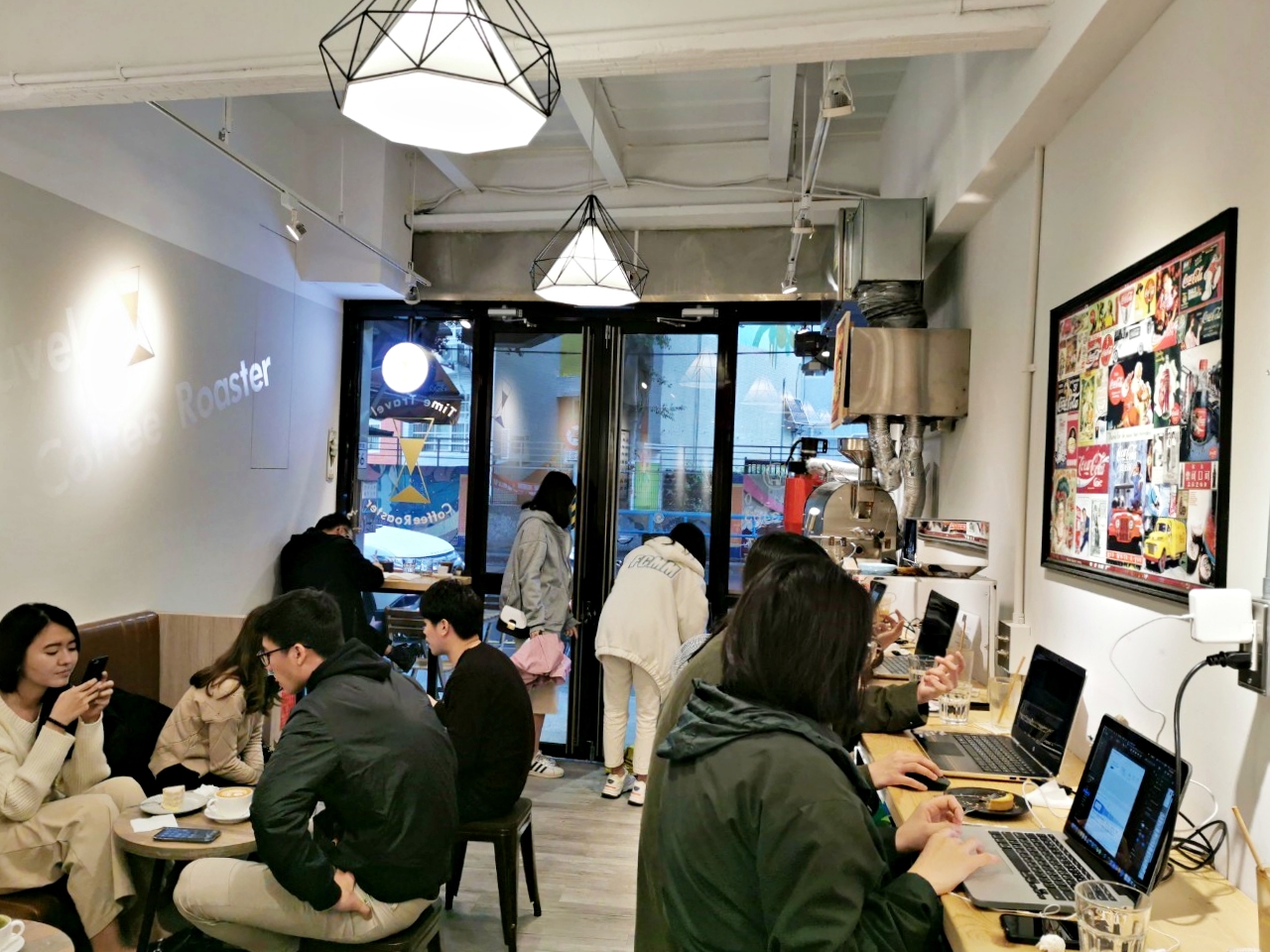 蘆洲咖啡廳：時間之旅 Time Travel Coffee Roaster，歡迎寵物有插座及wifi-捷運三民高中站 @嘿!部落!