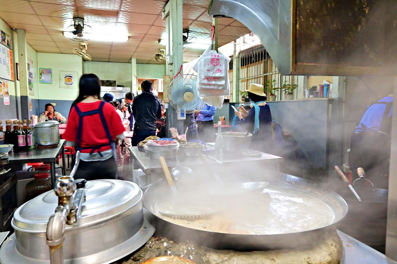 雲林斗六美食：斗六西市場內的阿義羊肉店，早上就能吃到豐盛的全羊料理 @嘿!部落!