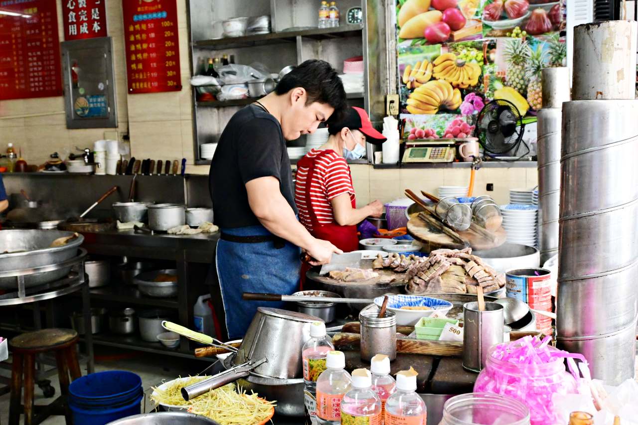 雲林土庫美食：土庫順天宮旁70年老店，阿海師當歸鴨肉麵線 @嘿!部落!