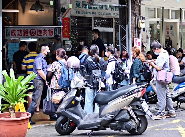 彰化必吃：泉焢肉飯80年老店，焢肉肥而不膩超好吃，早上7點就能吃到 @嘿!部落!