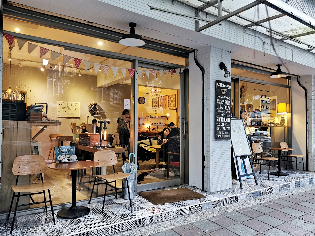 民生社區咖啡廳：勺子咖啡店spoon cafe在安靜舒適空間享受超好吃的焦糖布丁和司康，飲品也很好喝 @嘿!部落!