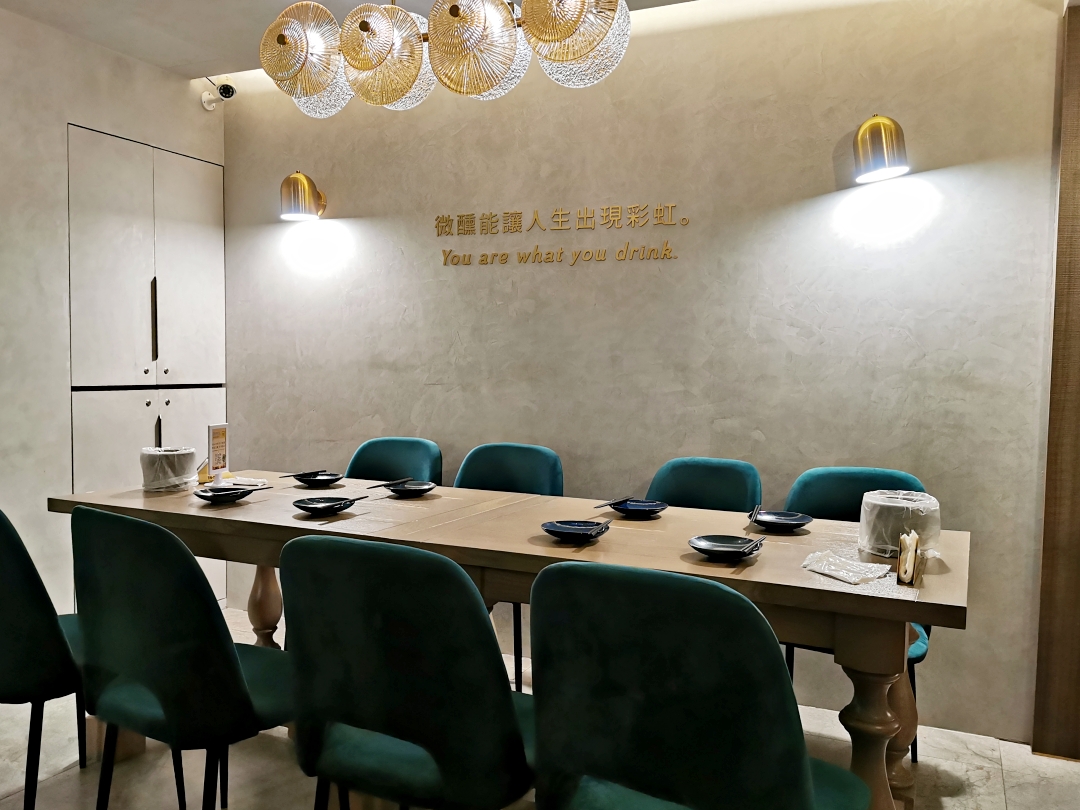 信義區美食：汰汰熱情酒場(市府店)，泰式料理好吃，還喝的到精釀啤酒，店裡還能拍網美照 @嘿!部落!