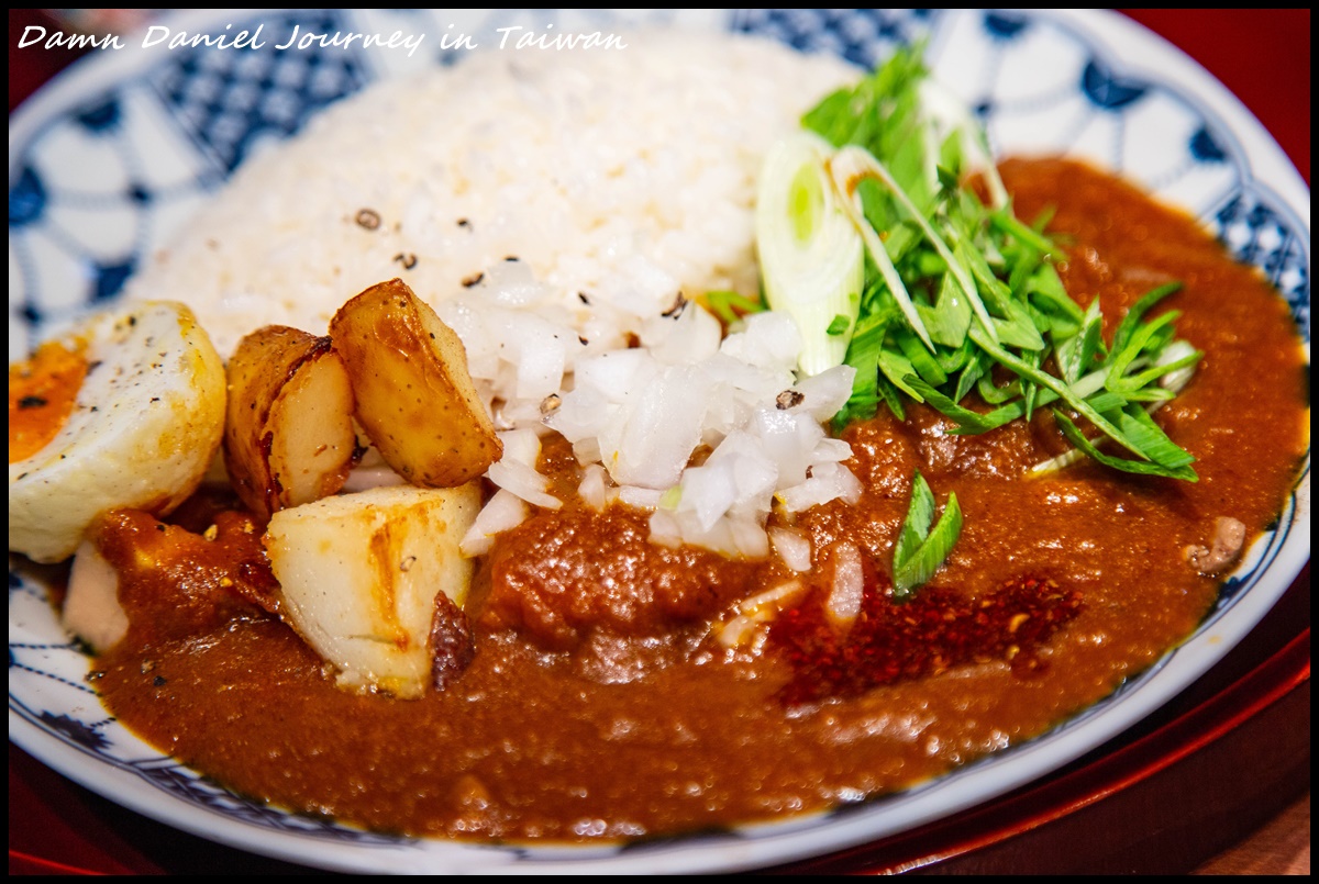 [台北大安] 通庵熟成咖哩 捷運信義安和站/臨江街夜市美食 獨特焦香之秘製咖哩以及香麻感十足特製辣油交織成的美味