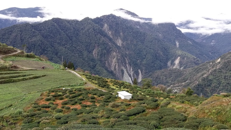 即時熱門文章：[台東景點推薦]栗松溫泉-如翡翠寶石般佇立於溪谷之中 此生必去景點 台灣最美野溪溫泉