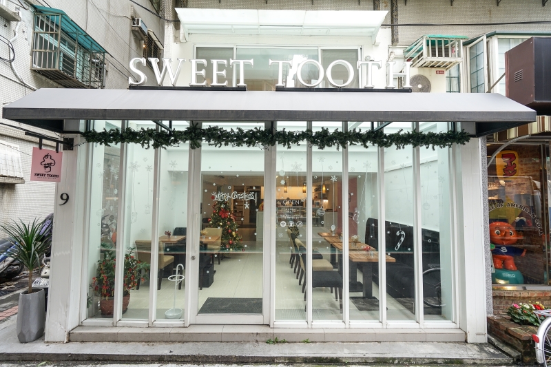 [信義區甜點推薦]sweet tooth- 豪華草莓杯每日限量12杯 滋味十足可不只草莓  千層蛋糕更是值得吃  國父紀念館捷運甜點 甜牙齒 東區下午茶推薦 @嘿!部落!