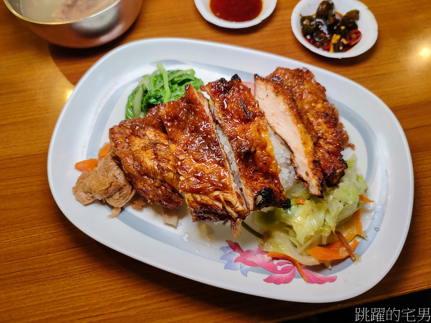 [花蓮美食]食七街碳烤食堂-開業超過10年的花蓮烤肉店，必點碳烤雞腿，還有熟客才知道的免費雞肉骨 每人都一大碗嗑超爽 @嘿!部落!