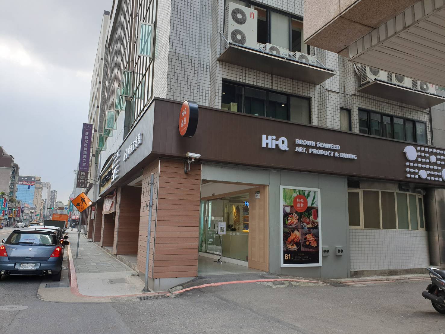 即時熱門文章：[台北松山區美食]Hi-Q褐藻生活館餐廳-泰式蕎麥麵超好吃還只有500卡，褐藻鮮魚膠質超豐富，來這家喝咖啡還不用錢?! 還有寵物休息室!