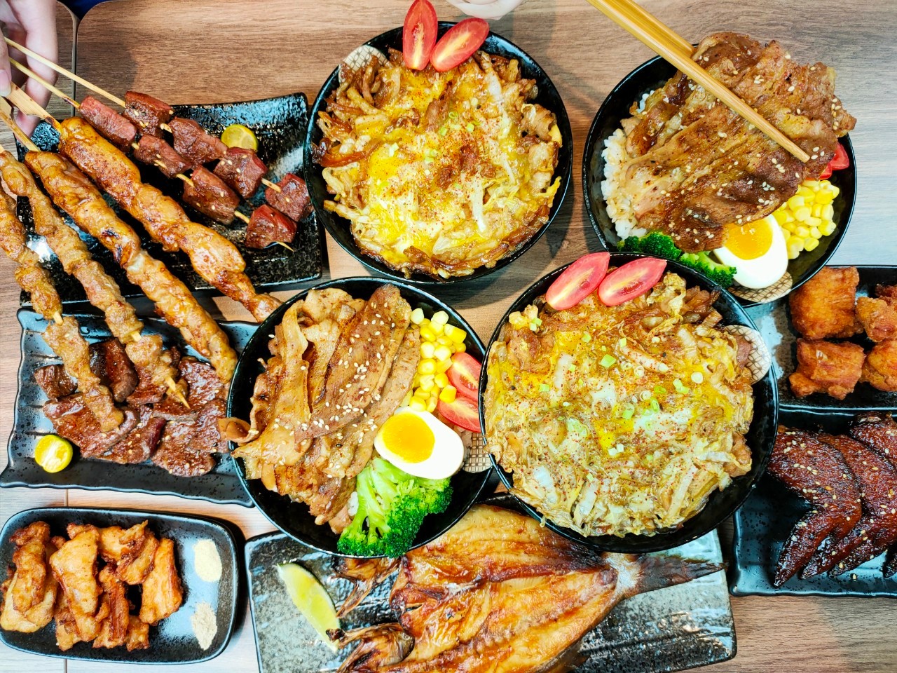 桃園中壢美食-丼玉町&middot;丼飯專門-夜市旁小小丼飯店，串燒品項相當驚艷，要吃要吃  （邀約） @嘿!部落!