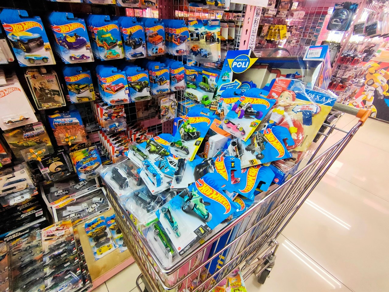 桃園採購景點-亞細亞Toys批發家族桃園場-盛大聖誕月強勢來臨，風火輪超破盤價帶回家  （邀約） @嘿!部落!