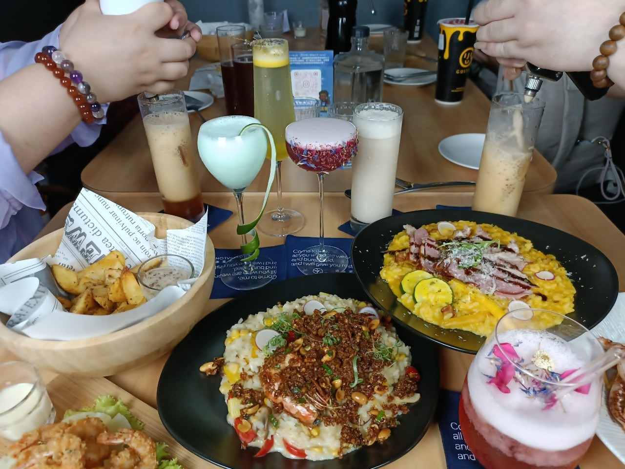 桃園中壢美食-Gyrsalon迴客室-這家餐酒館沒有扛牌是要怎麼找，餐點好好吃~還有氮氣紅茶耶  （邀約）