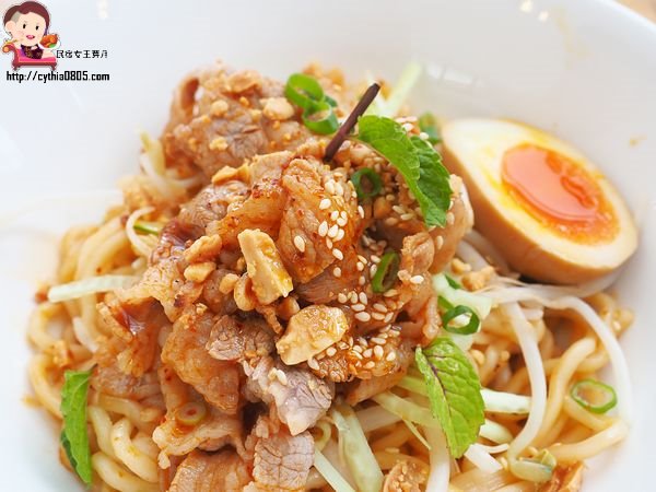 桃園八德美食-阿米家 Jia Mia – 青麻拌麵-高架橋下超好拍貨櫃屋，怎麼拍都美，麵食好吃耶 @嘿!部落!