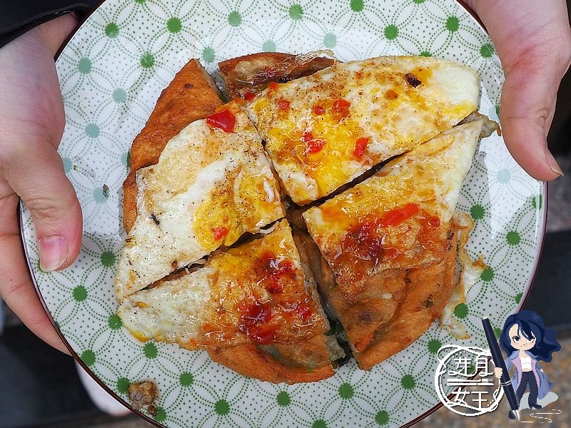 桃園中壢美食-九萬蔥油餅-馬祖來的美味小吃有吸引，牛肉麵只要100元也太划算了 @嘿!部落!
