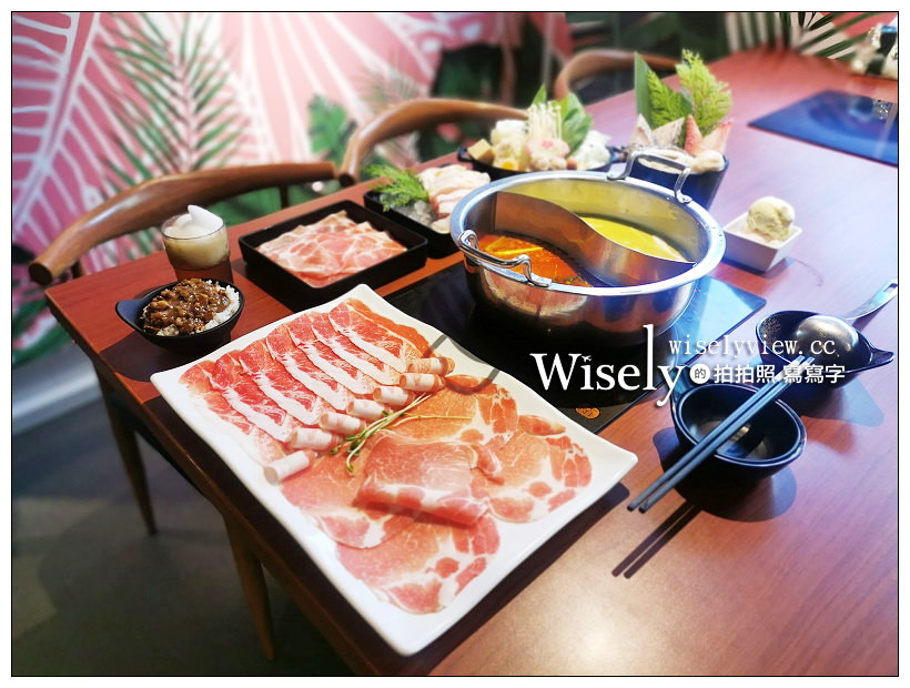 肉多多火鍋。搭訕小鮮女套餐NT269   究愛小鮮肉套餐NT299︱平假日整天販售不限時，冰淇淋飲料無限供應吃到飽～全新清爽鍋底：泰式酸辣湯＆南洋綠咖哩 @嘿!部落!