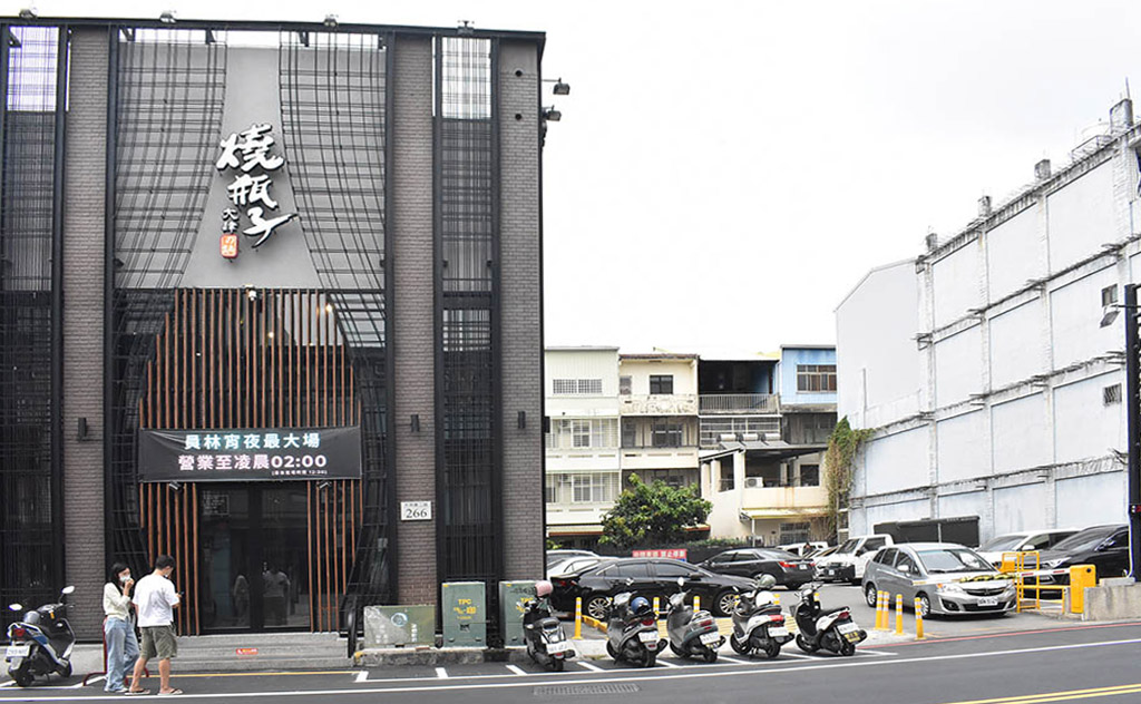 燒瓶子。大肆の鍋｜彰化員林鴛鴦火鍋全新裝潢，泰國冰淇淋吃到飽！宵夜營業至凌晨兩點！ @嘿!部落!