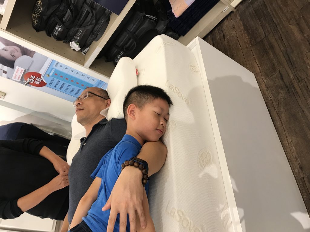 肩頸痠痛枕頭超推薦｜Lasova總裁枕，徹底放鬆肩頸、再度重獲深度睡眠，十年來終於日日好睡～順便教你怎麼買最划算～ @嘿!部落!