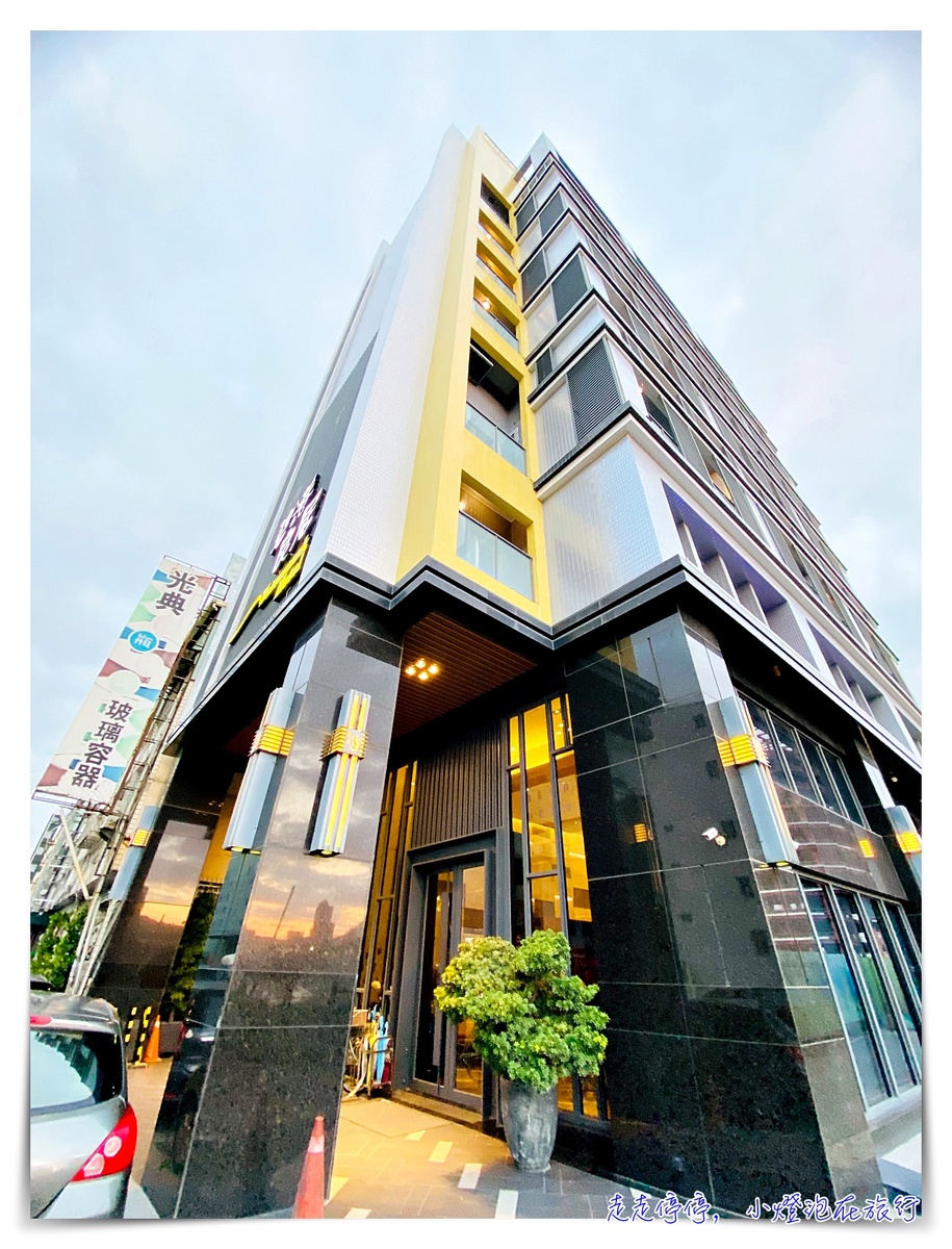 即時熱門文章：碧港良居站前店｜舒活行政三人房，樓中樓房型空間大，超近高雄車站住宿交通方便