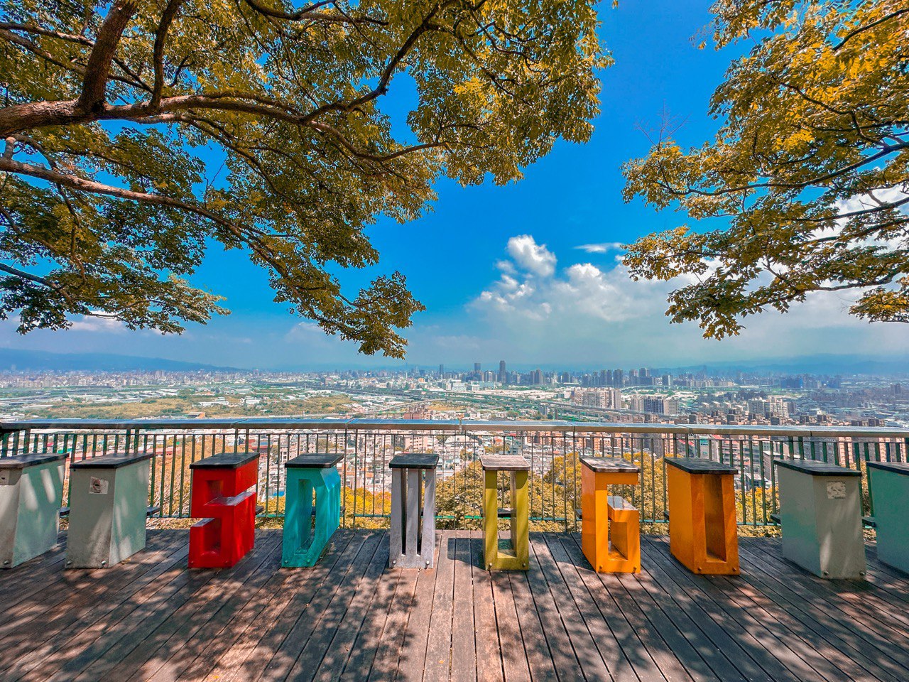 即時熱門文章：【水碓觀景公園】五股櫻花秘境百萬夜景觀景台.私房景點.公車