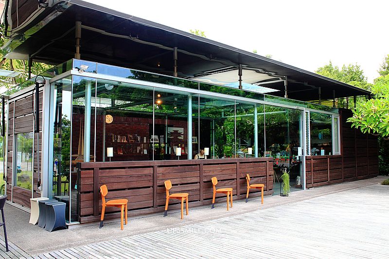 【圓山站美食】王大閎書軒DH Café，北美館旁台北玻璃書屋，台北書店咖啡館推薦，獨立書店，全台特色書店，IG網美打卡熱點