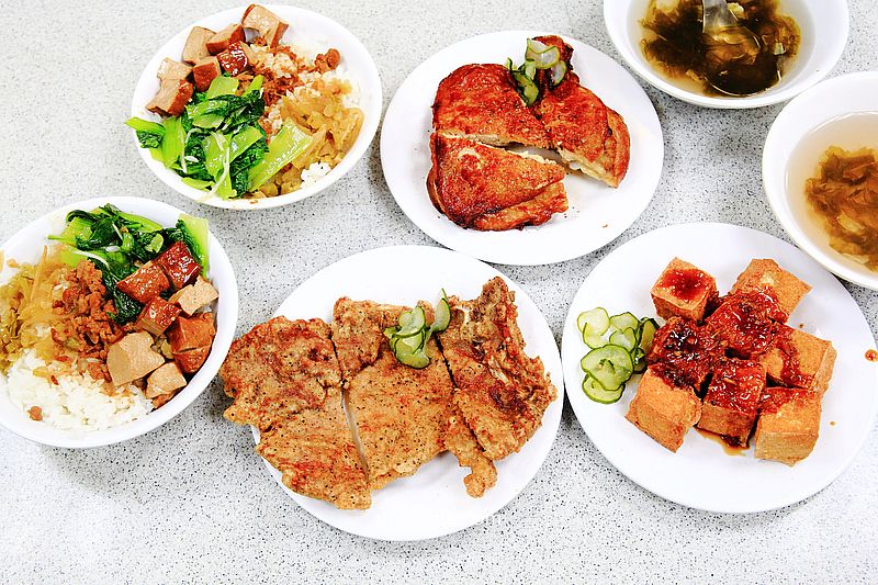 【萬華西門町美食】金園排骨萬年店，傳承一甲子排骨飯、雞腿飯，台北老字號美食，萬年大樓B1美食，台北便當推薦 @嘿!部落!