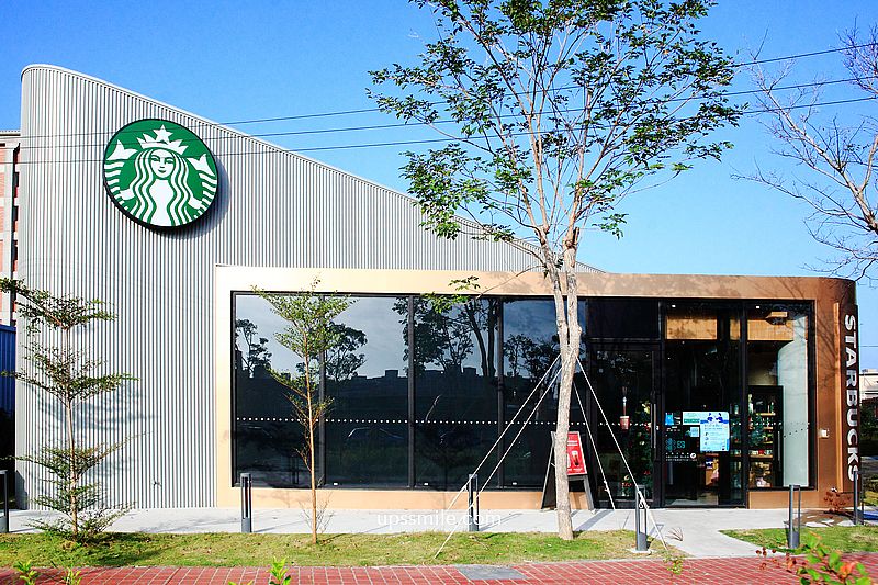 星巴克頭份中央門市，號稱苗栗最美星巴克starbucks，金碧輝煌金棕色金紙建築，結合苗栗玻璃屋咖啡廳，全台特色星巴克門市，苗栗咖啡廳推薦 @嘿!部落!
