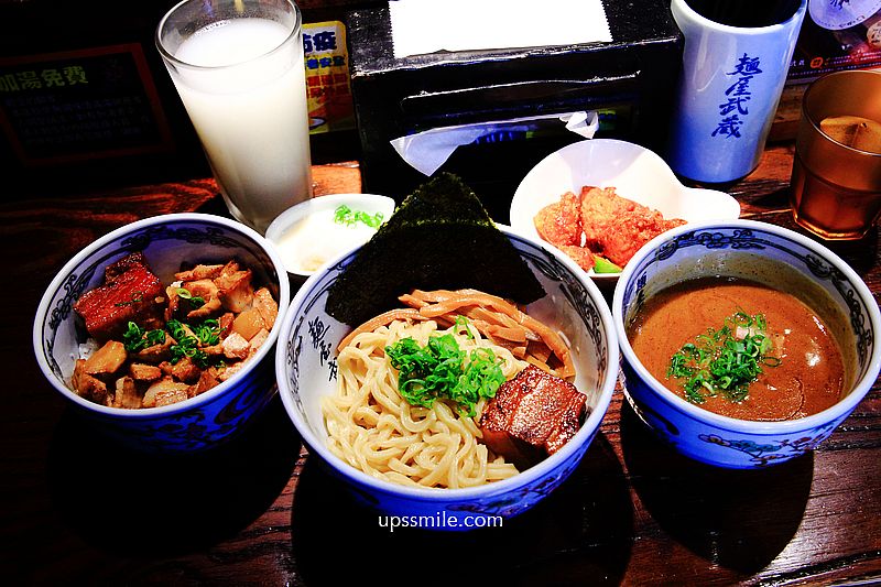 麵屋武藏神山，東坡肉系厚叉燒超大塊，熬煮12小時魚介＋豚骨湯底，台北沾麵拉麵推薦，中山站拉麵，麵屋武藏神山菜單，台北條通美食 @嘿!部落!