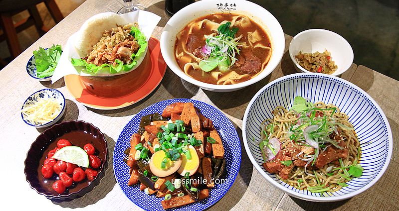【新店美食】功夫豬私廚好麵，捷運大坪林站文青風麵店，神等級好吃滷味，新店牛肉麵、乾拌麵好銷魂，新店麵店推薦 @嘿!部落!