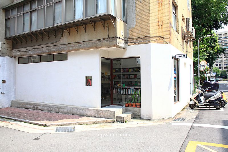 即時熱門文章：moom bookshop 台北獨立書店，捷運忠孝復興站攝影書店台北，進口藝術書籍專賣店，攝影人殿堂