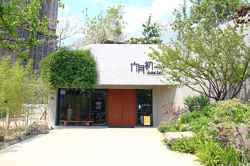 台中美食【六月初一 8結蛋捲永春觀光旗艦店】台中清水模建築宛如美術館品牌觀光工廠 @嘿!部落!