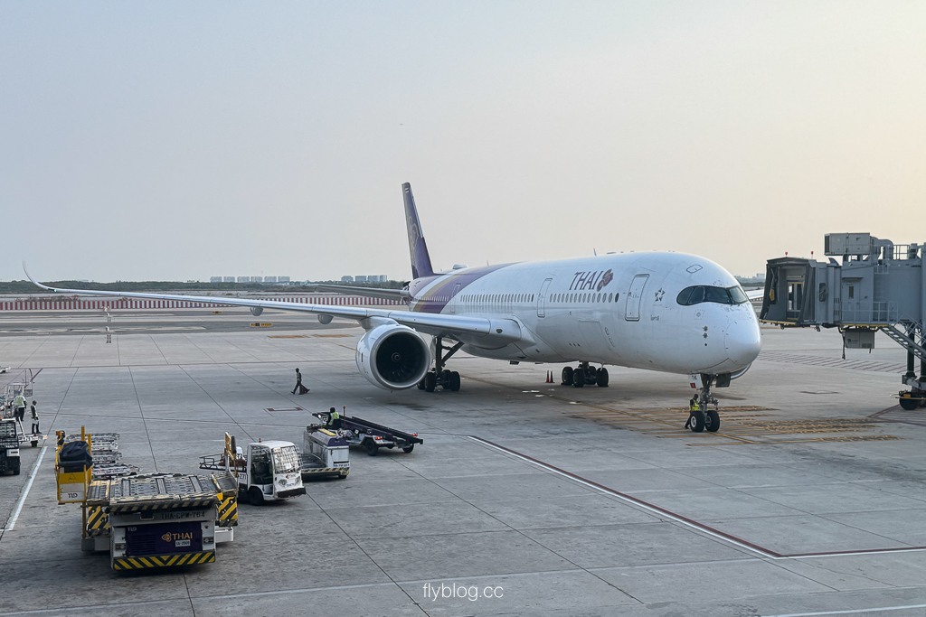泰國曼谷｜泰國航空．A350-900 台北-曼谷 TG633，座位、機上餐飲與服務完整評測 @嘿!部落!