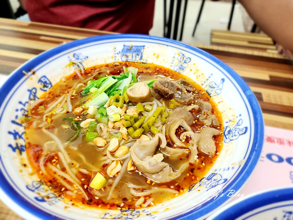 湳雅夜市內的飆汗美食，千尋味重慶名吃酸辣粉，酸辣得過癮！ @嘿!部落!