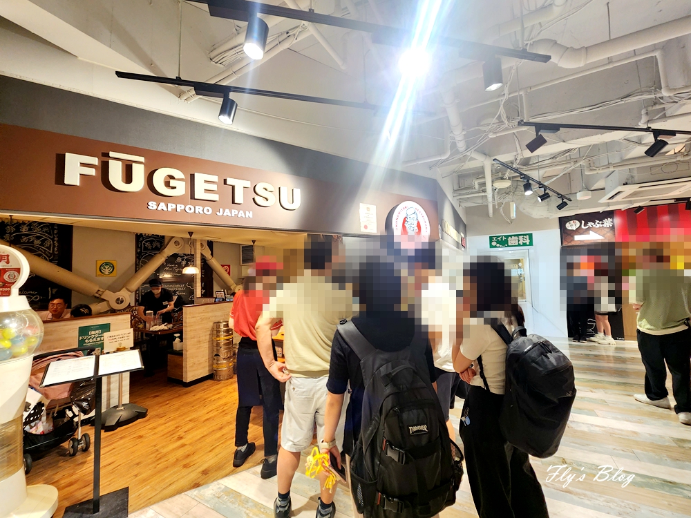 風月Fugetsu，一次就能吃到大阪燒、廣島燒跟文字燒的美味，但真的吃得手忙腳亂考驗手藝啊！ @嘿!部落!