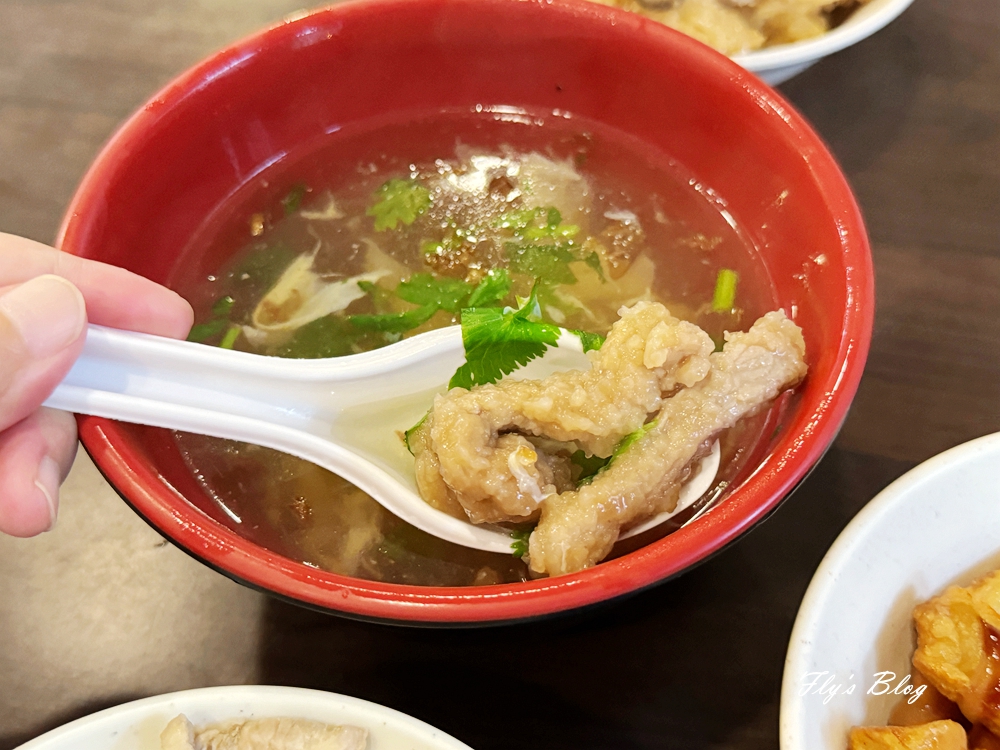 即時熱門文章：宮口38油飯赤肉湯，麻油香味淡雅的傳統油飯，赤肉清湯肉條實在美味