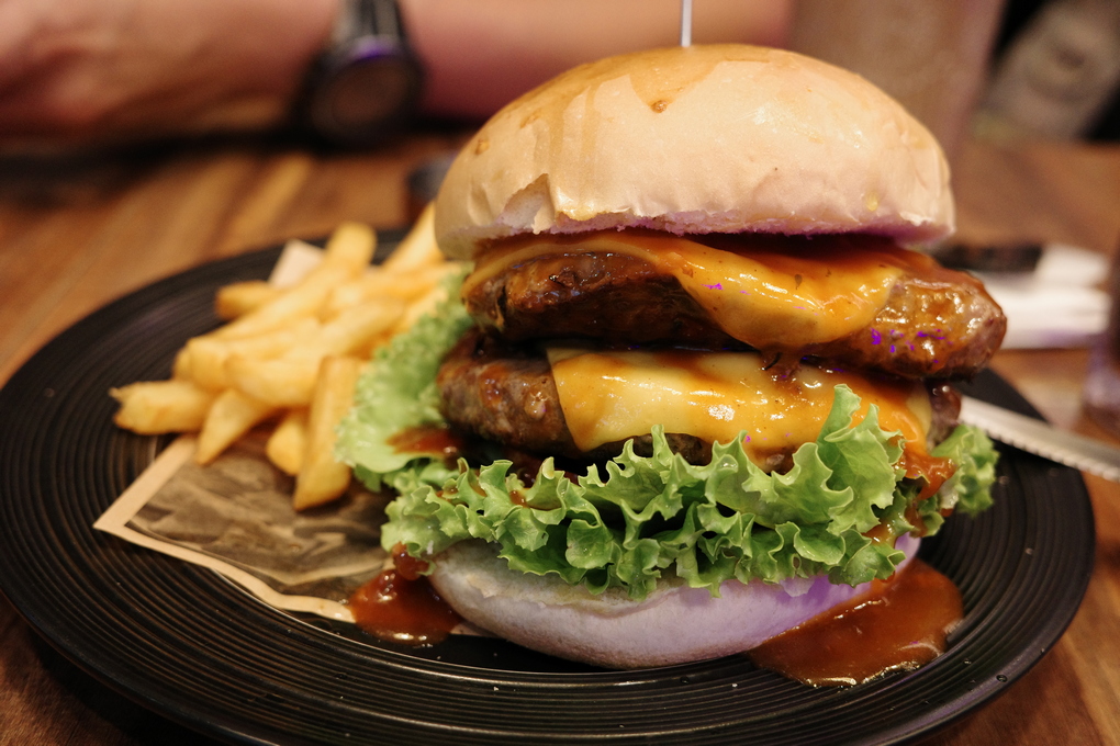 【台北美式漢堡推薦】Lin’s Burger 林斯漢堡美式餐廳 台北信義店 現點現做現拍的美式漢堡及餐點，給努力工作的我們大大的滿足！ @嘿!部落!