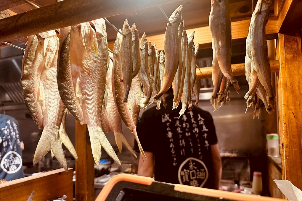 【淡水居酒屋推薦】蔦燒居酒屋-淡水新市店 週五夜被療癒的瞬間，串燒海味與啤酒太犯規！ @嘿!部落!