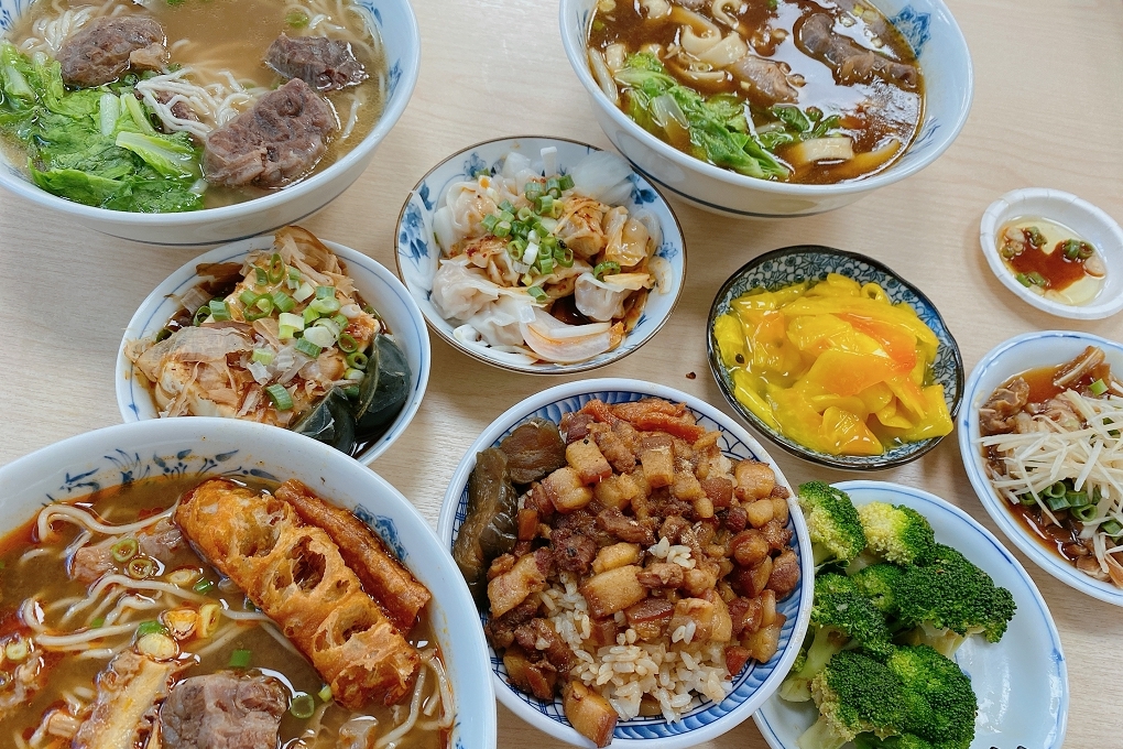 【永和牛肉麵】牛香原汁牛肉麵 到了用餐的時間，就成了附近居民排隊的地標！ @嘿!部落!