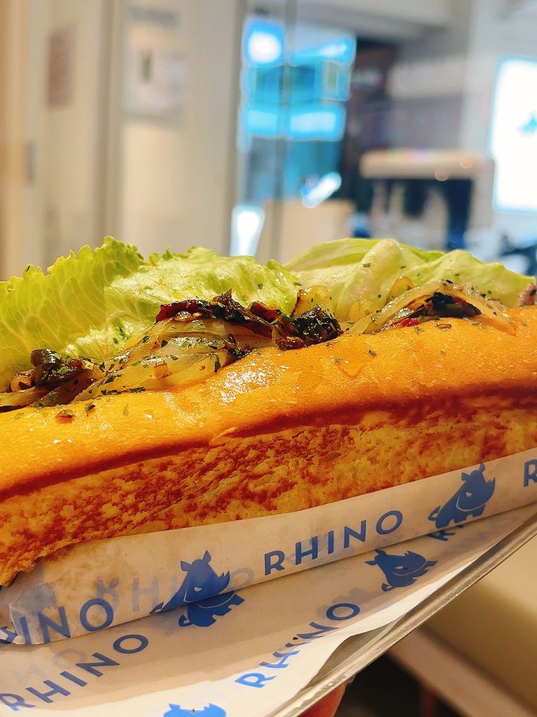 【台北車站 南陽街美食推薦】犀牛RHINO茶食文化  南陽街早午餐必吃清單：銷魂沙茶拌麵與鳳梨酥奶蓋的完美邂逅！ @嘿!部落!