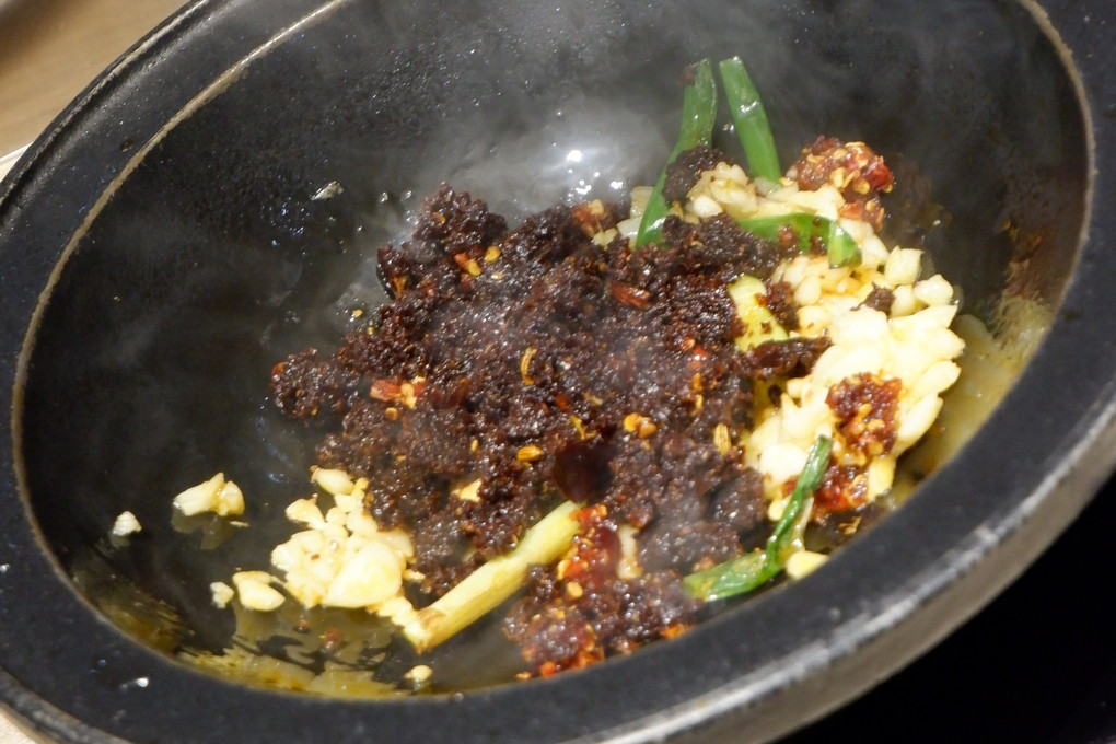 【中和火鍋推薦】全台最大火鍋集團 旗下爆紅名店 狂一鍋－中和永貞店 全台最狂台式火鍋！