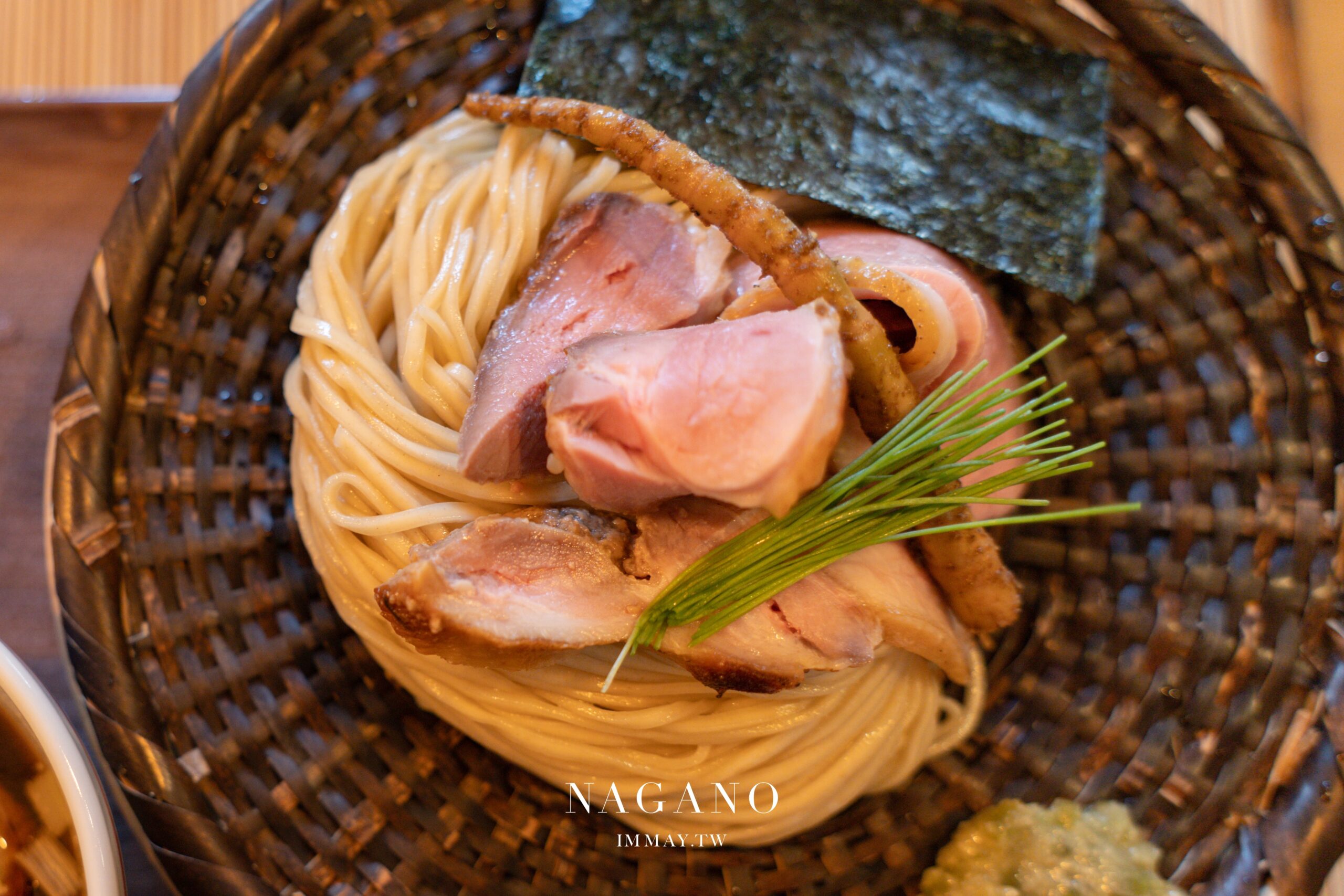 【松本美食】鴨麵まつ乃｜隱身女鳥羽川畔的鴨沾麵專門店，一碗拉麵與蕎麥之間的美味平衡 @嘿!部落!