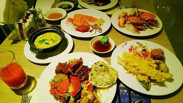 [食記]台中漢來海港餐廳|新鮮海鮮物超所值|All you can eat吃到飽餐廳。