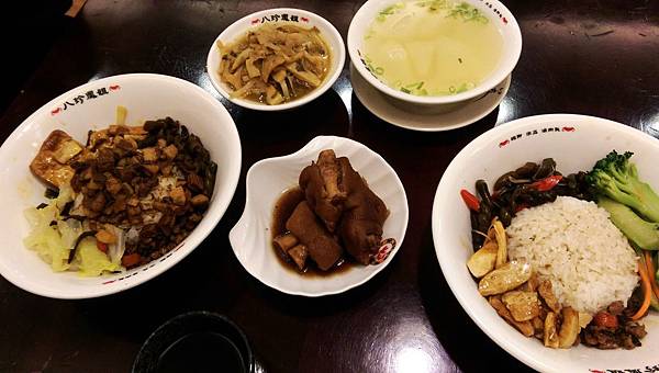 即時熱門文章：[新竹竹北美食]八珍鳳姐燉品屋，雞湯專賣店。(已歇業)